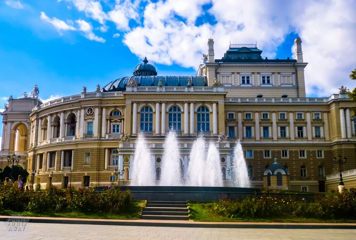 InTravel - Lokakuu 2017 osa 1: Transnistria, Ukraina ja paluu Romaniaan Odessan ooppera- ja balettitalo | InTravel blogi