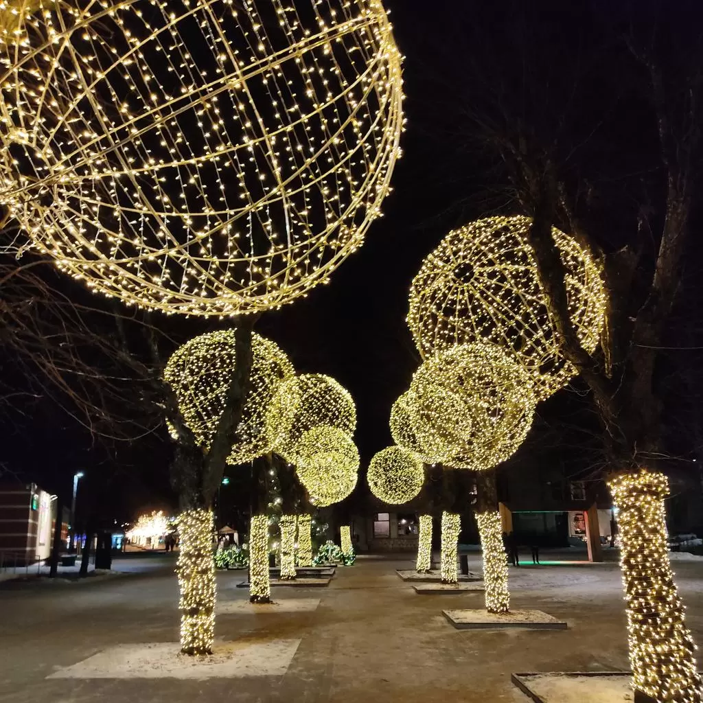 Ogren jouluvalot, Latvia | Elämä Nomadina
