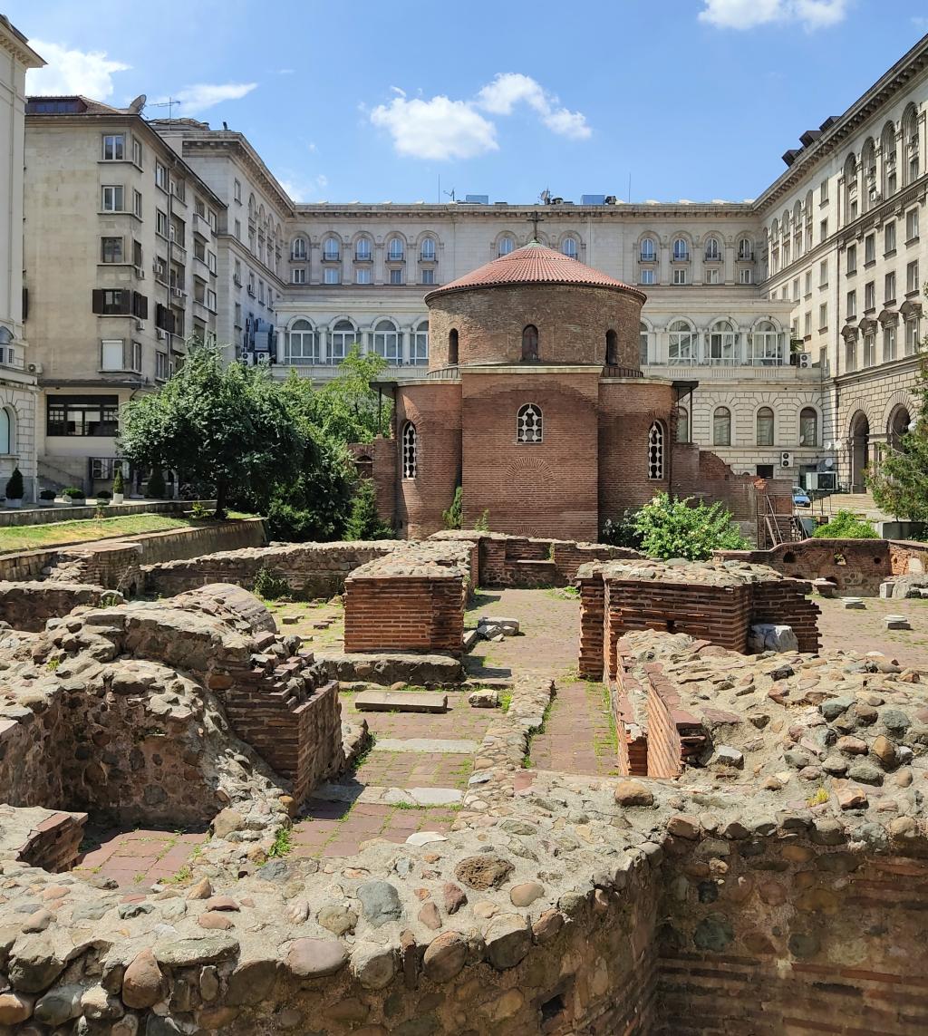 Sofian vanhin rakennus ja Rooman aikaisia raunioita | Kesä Bulgarian Sofiassa InTravel