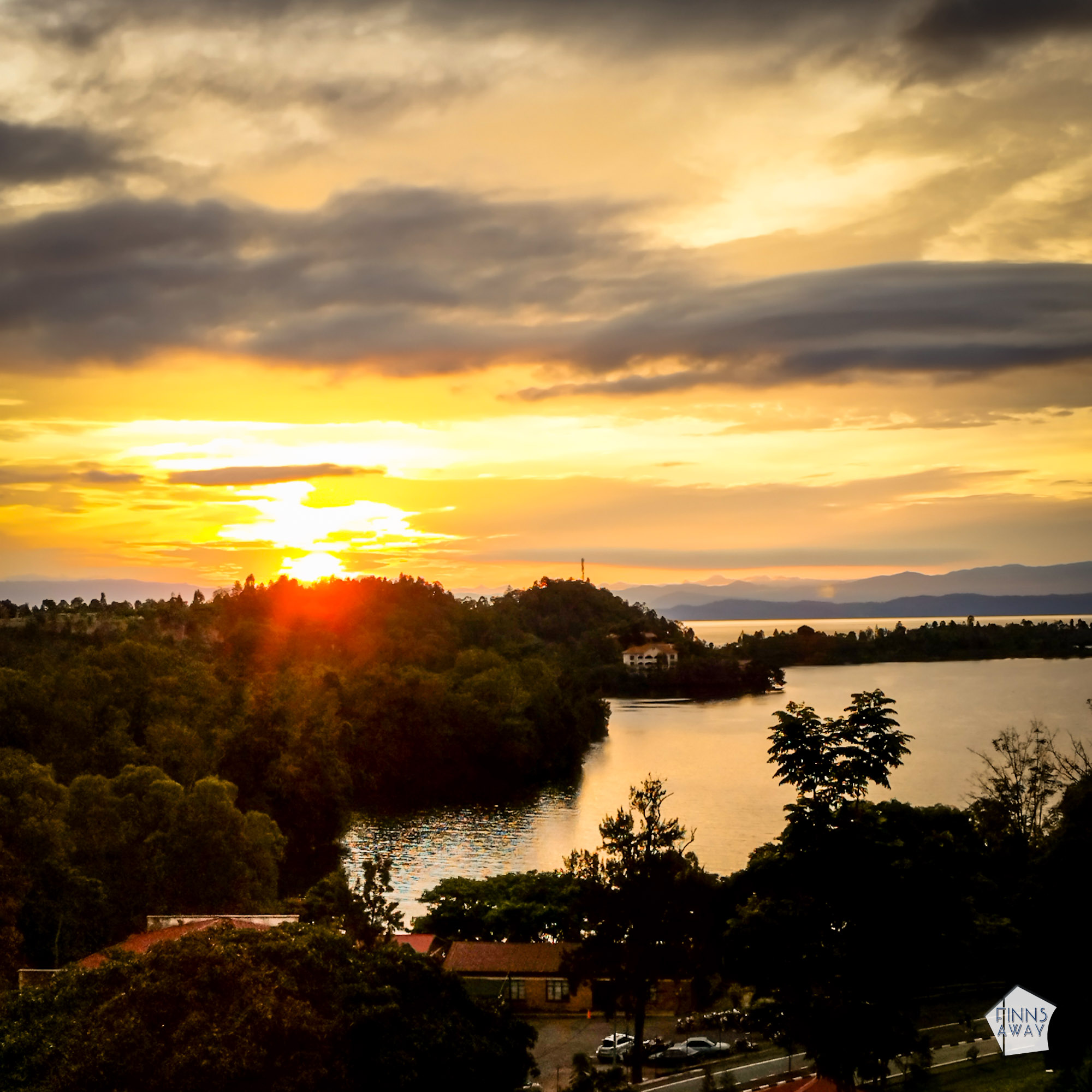 InTravel - Matkamuistoja Ugandasta ja Ruandasta Auringonlasku Kivu-järvellä | Matkamuistoja Ugandasta ja Ruandasta | InTravel blogi