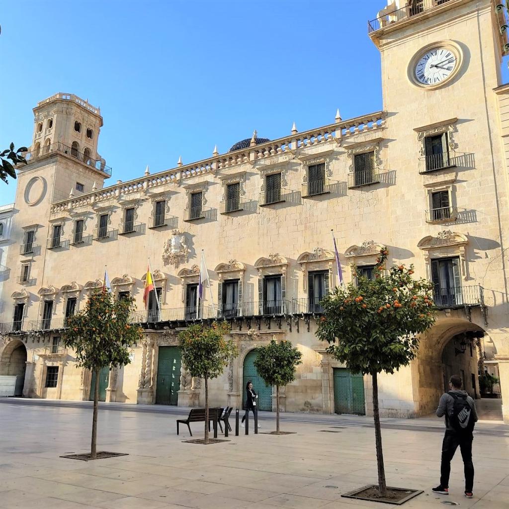 InTravel - Alicantea, appelsiinilehtoja ja koiranvahtihommia Alicante | Reissupäiväkirjaa Alicantesta ja Valenciasta | InTravel blogi