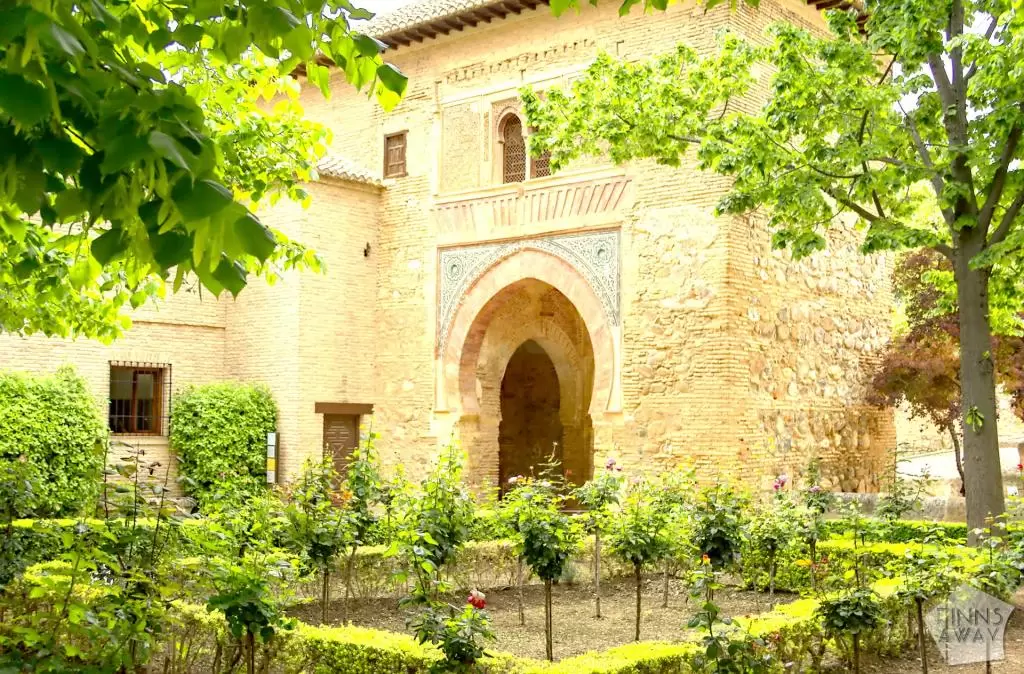 InTravel - Granadan upea Alhambra ja viikko Marbellassa kissavahteina Alhambran palatsit ja puutarhat Granadassa | InTravel