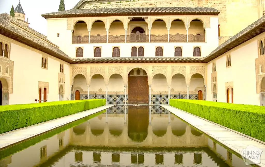InTravel - Granadan upea Alhambra ja viikko Marbellassa kissavahteina Alhambran palatsit ja puutarhat Granadassa | InTravel