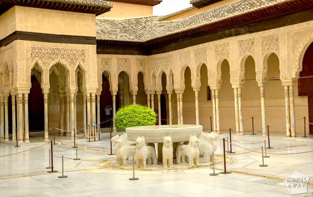 InTravel - Granadan upea Alhambra ja viikko Marbellassa kissavahteina Alhambran palatsit ja puutarhat Granadassa | InTravel