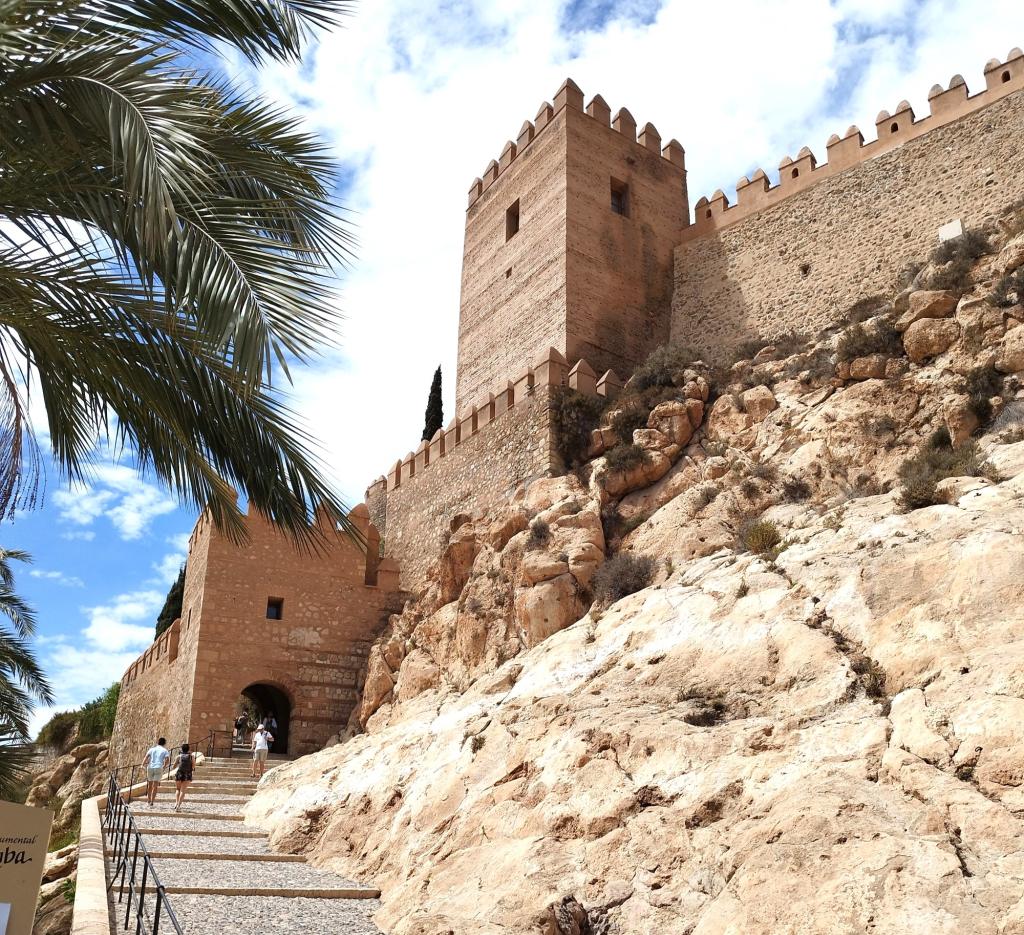 InTravel - Espanjasta Portugalin Elvasiin upean Córdoban kautta Alcazaba de Almeria linnoitus | Road trip Espanjasta Portugaliin | InTravel