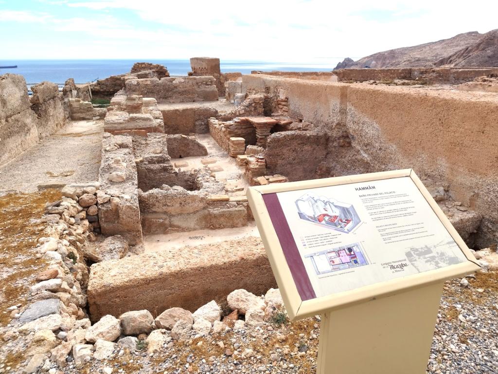 InTravel - Espanjasta Portugalin Elvasiin upean Córdoban kautta Alcazaba de Almeria linnoitus, kylpylän rauniot | Road trip Espanjasta Portugaliin | InTravel