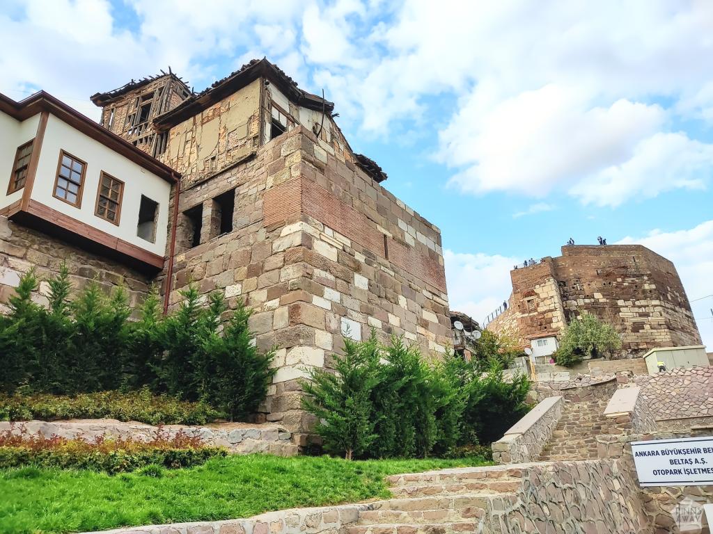 Ankaran linnoituksen ulkomuuria ja torni | Road trip Turkissa osa 2: Safranbolu ja Ankara | InTravel blogi