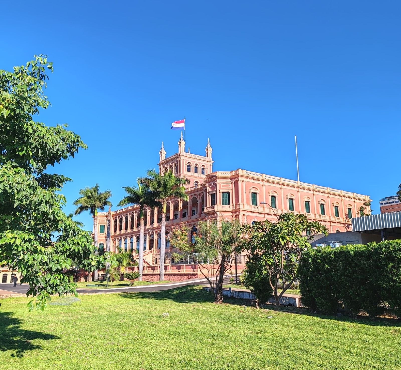InTravel - Paraguay: Encarnacion, Trinidad ja Asunción Palacio de López, Asunción | Paraguay | InTravel matkablogi