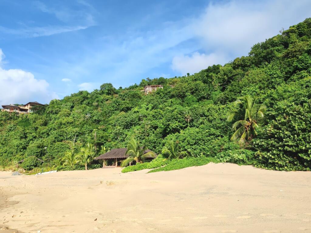 InTravel - Koiravahtihommia ja upeita rantoja Virgin Gordalla, Brittiläisillä Neitsytsaarilla Mountain Trunk Bay | Upeiden rantojen Virgin Gorda Brittiläisillä Neitsytsaarilla | InTravel blogi