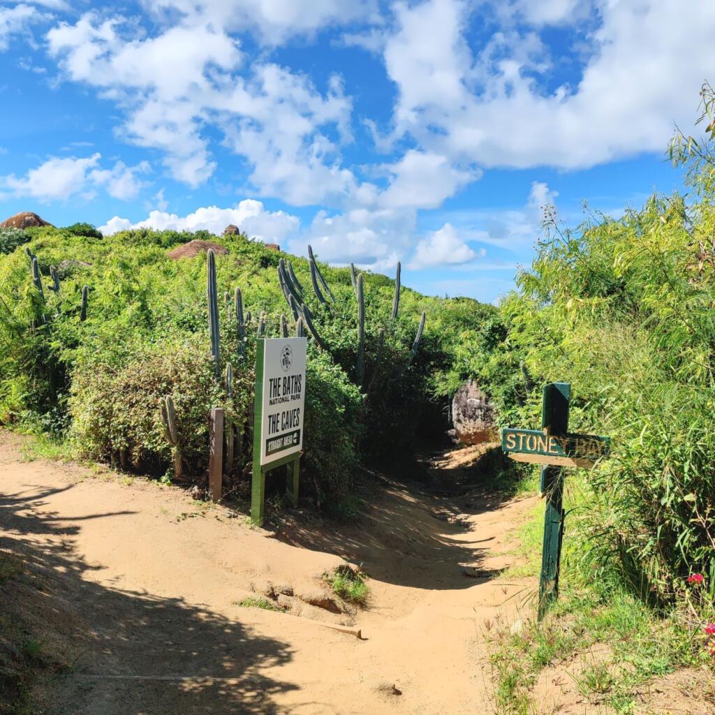 InTravel - Koiravahtihommia ja upeita rantoja Virgin Gordalla, Brittiläisillä Neitsytsaarilla Devil's Bay National Park | Upeiden rantojen Virgin Gorda Brittiläisillä Neitsytsaarilla | InTravel blogi
