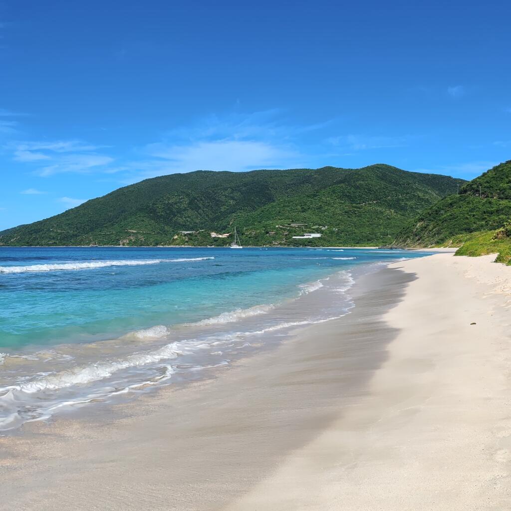 InTravel - Koiravahtihommia ja upeita rantoja Virgin Gordalla, Brittiläisillä Neitsytsaarilla Savannah Bay | Upeiden rantojen Virgin Gorda Brittiläisillä Neitsytsaarilla | InTravel blogi