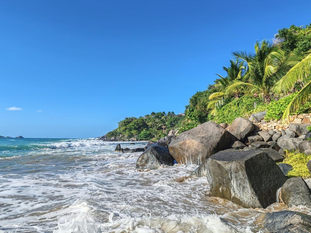 InTravel - Koiravahtihommia ja upeita rantoja Virgin Gordalla, Brittiläisillä Neitsytsaarilla Mountain Trunk Bay | Upeiden rantojen Virgin Gorda Brittiläisillä Neitsytsaarilla | InTravel blogi