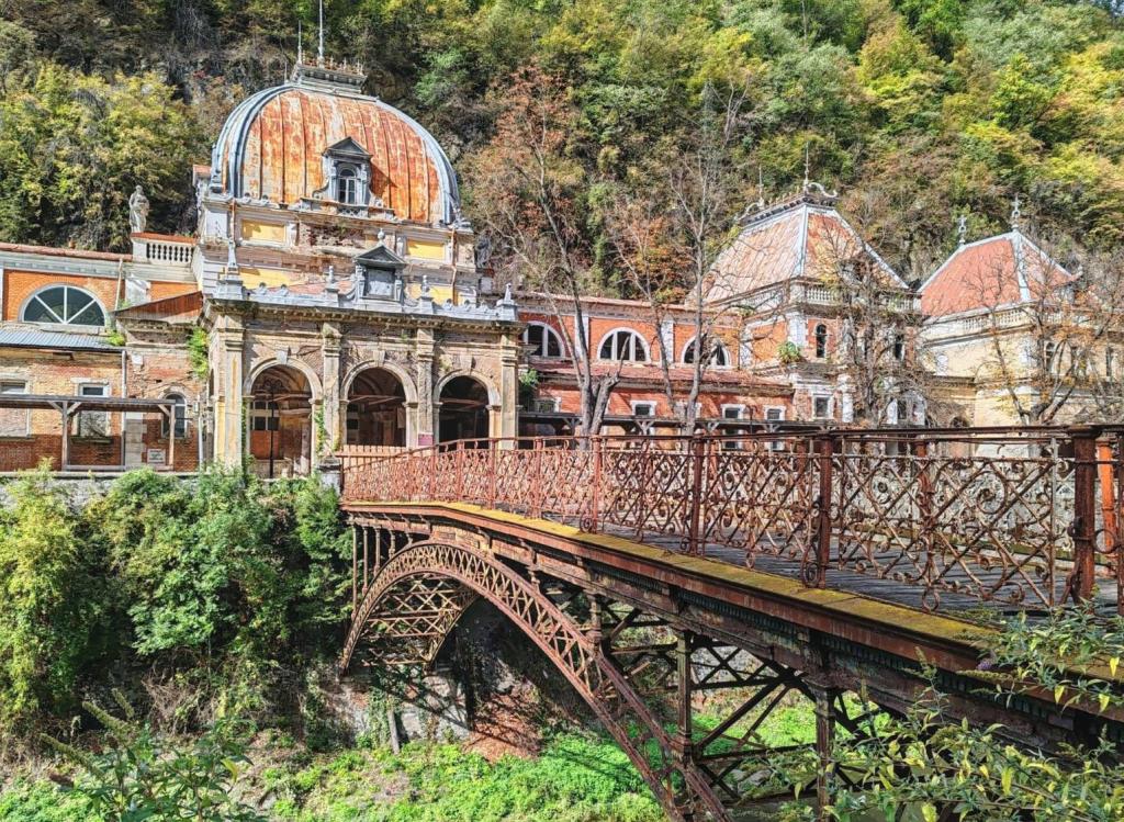 Băile Herculane | Romania | Syksyinen pakumatka halki Euroopan | InTravel