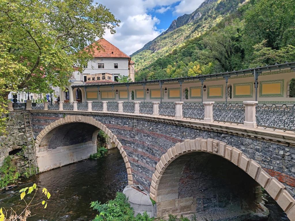 Băile Herculane | Romania | Syksyinen pakumatka halki Euroopan | InTravel