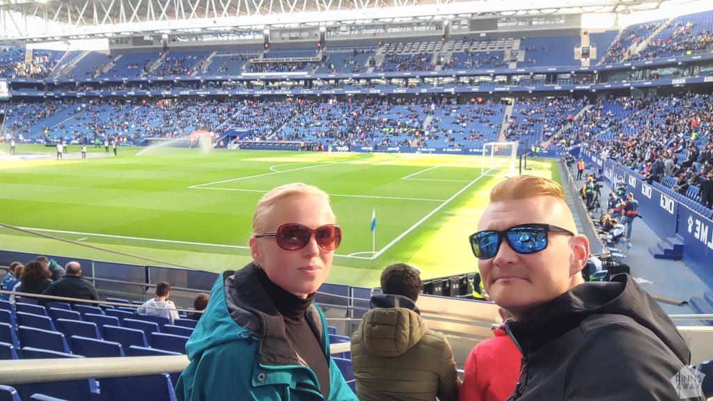 Futisturisteina Barcelonassa Nou Estadi de Cornellà-El Prat -stadionilla