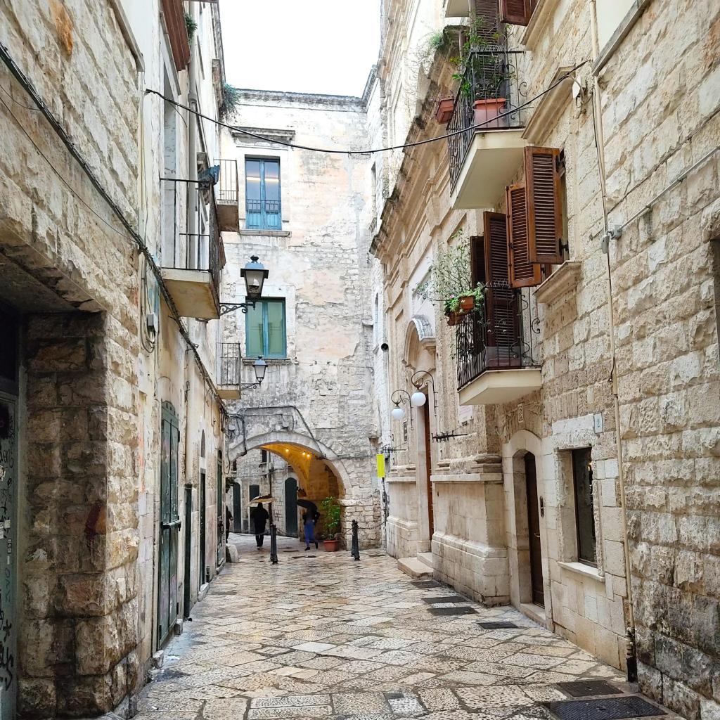Katumaisema Barin historiallisessa keskustassa | Puglia | Italia | InTravel blogi