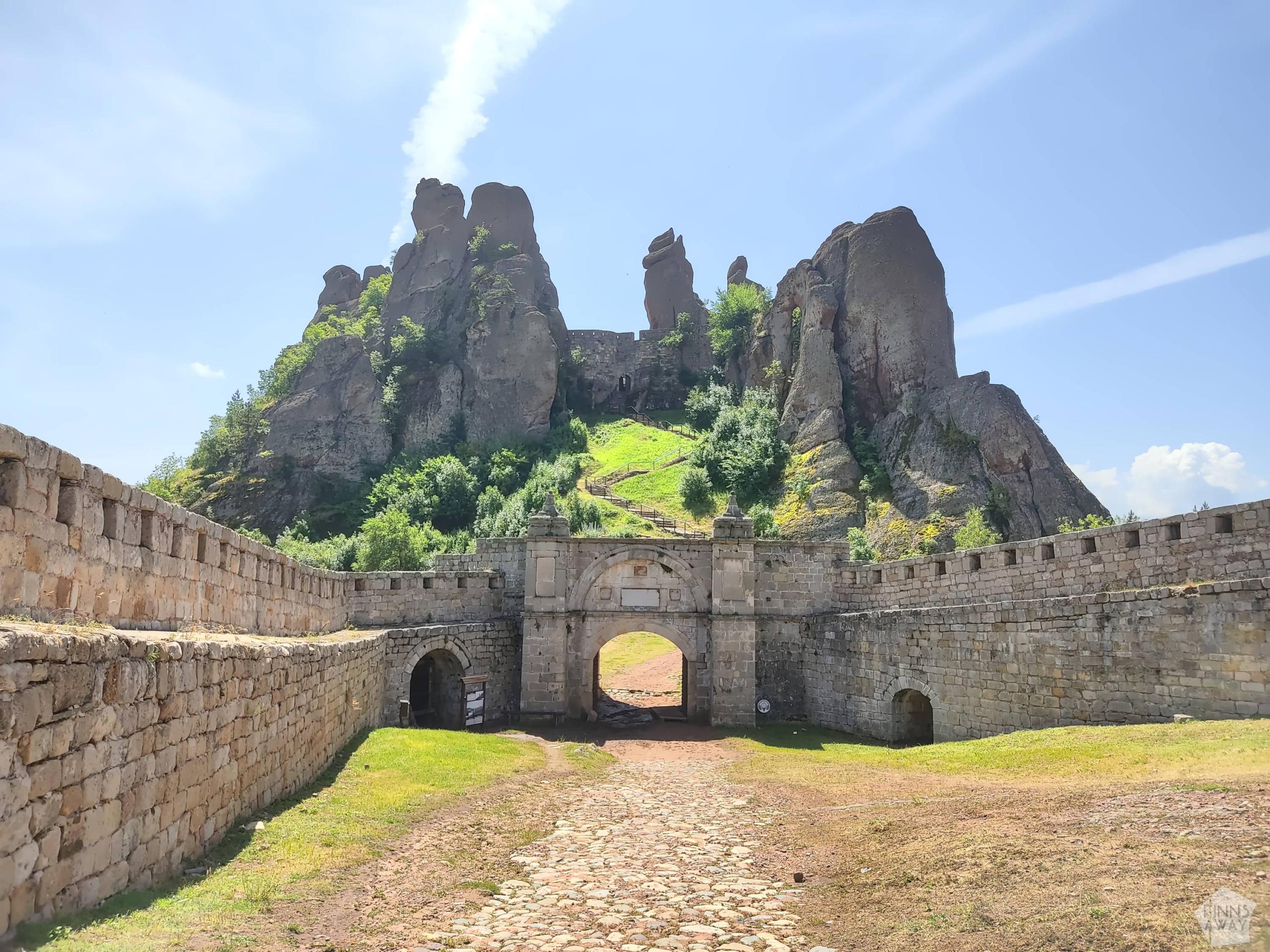 InTravel - Upean Belogradchikin kautta kesäksi Sofiaan Belogradchikin linnoitus Bulgaria | InTravel blogi