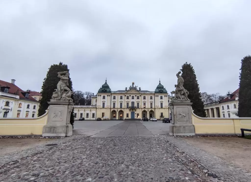 InTravel - Road trip halki Puolan, kolmen kaupungin kautta Branickien palatsi, Bialystok | Puola | InTravel blogi