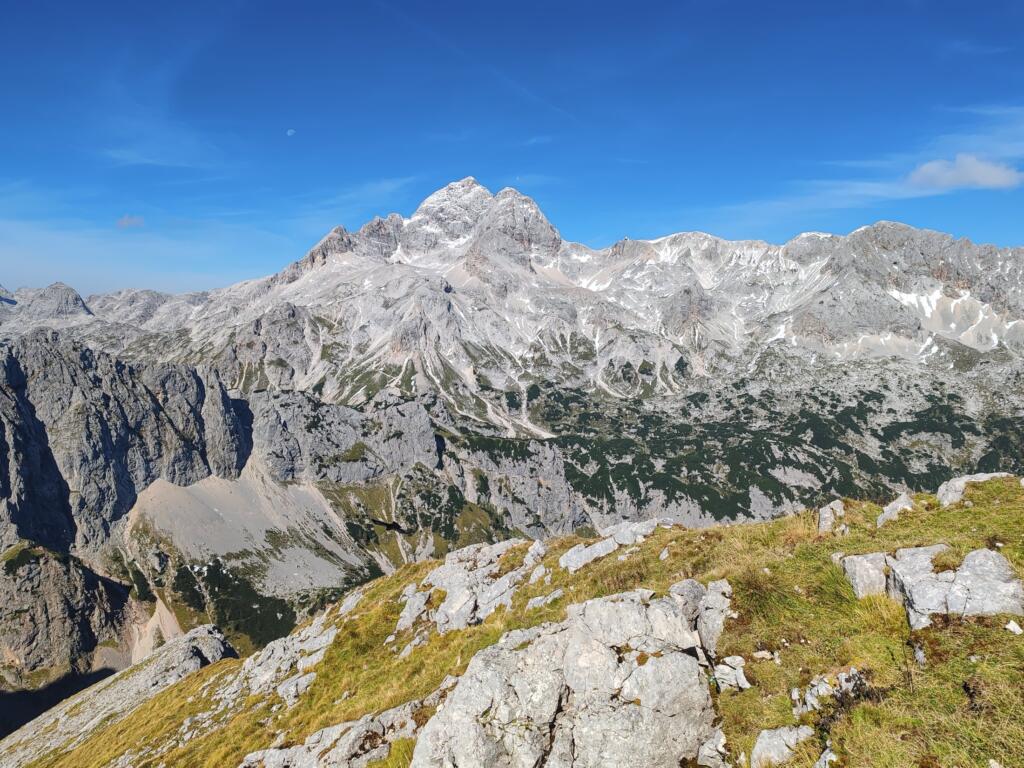 Patikoimassa Julinisilla Alpeilla, Slovenia | InTravel