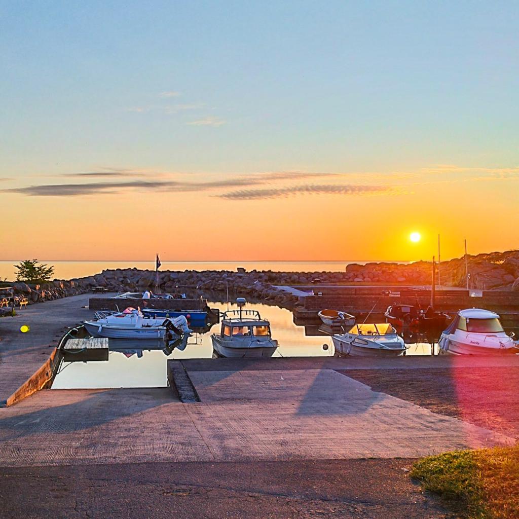 InTravel - Vuosikooste 2023 – seikkailuja Euroopassa ja Itä-Afrikassa Sunrise in Vige Havn, Svaneke, Bornholm | road trip | InTravel