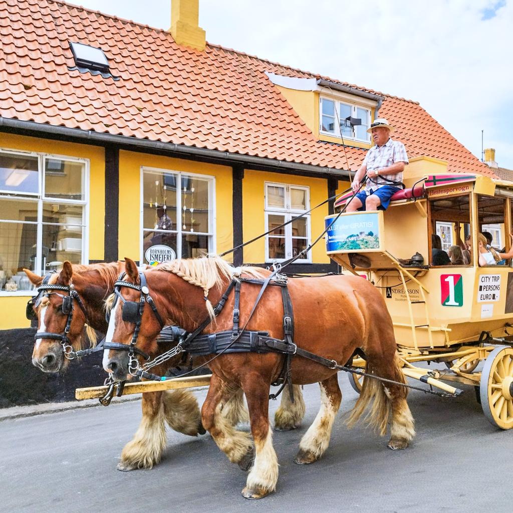 Horse cart in Svaneke, Bornholm | road trip | InTravel