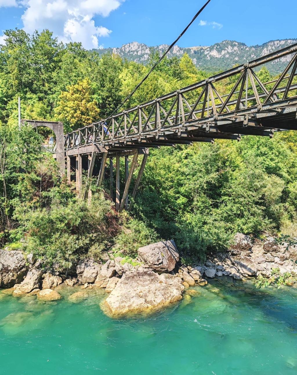 Rajasilta yli Tara-joen Bosnia-Hertzegovina-Montenegro | Kesäturistina Suomessa ja road trip halki Itä-Euroopan | InTravel