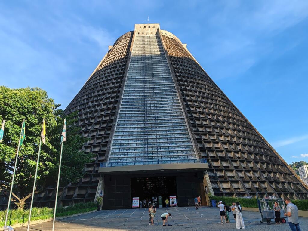 InTravel - Brasilia: Itacarén rannoilta Rio de Janeiroon ja São Paulon sykkeeseen Catedral Metropolitana de São Sebastião do Rio de Janeiro, Brasilia | Itacarén rannoilta Rio de Janeiroon ja São Pauloon | InTravel