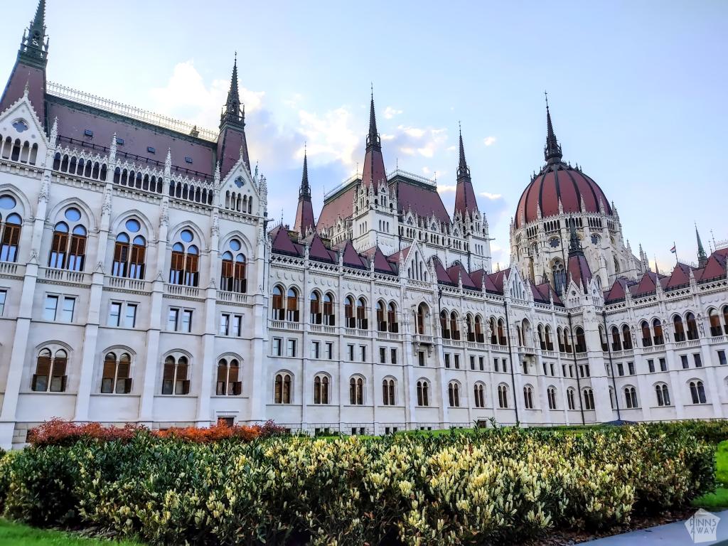 InTravel - Koiravahteina hurmaavassa Budapestissa Unkarin parlamenttitalo | Koiravahteina hurmaavassa Budapestissa | InTravel blogi