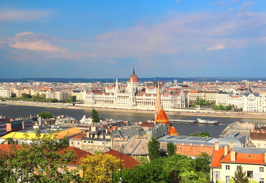 InTravel - Koiravahteina hurmaavassa Budapestissa Maisema Budan Linnakukkulalta kohti Parlementtitaloa | Koiravahteina hurmaavassa Budapestissa | InTravel blogi