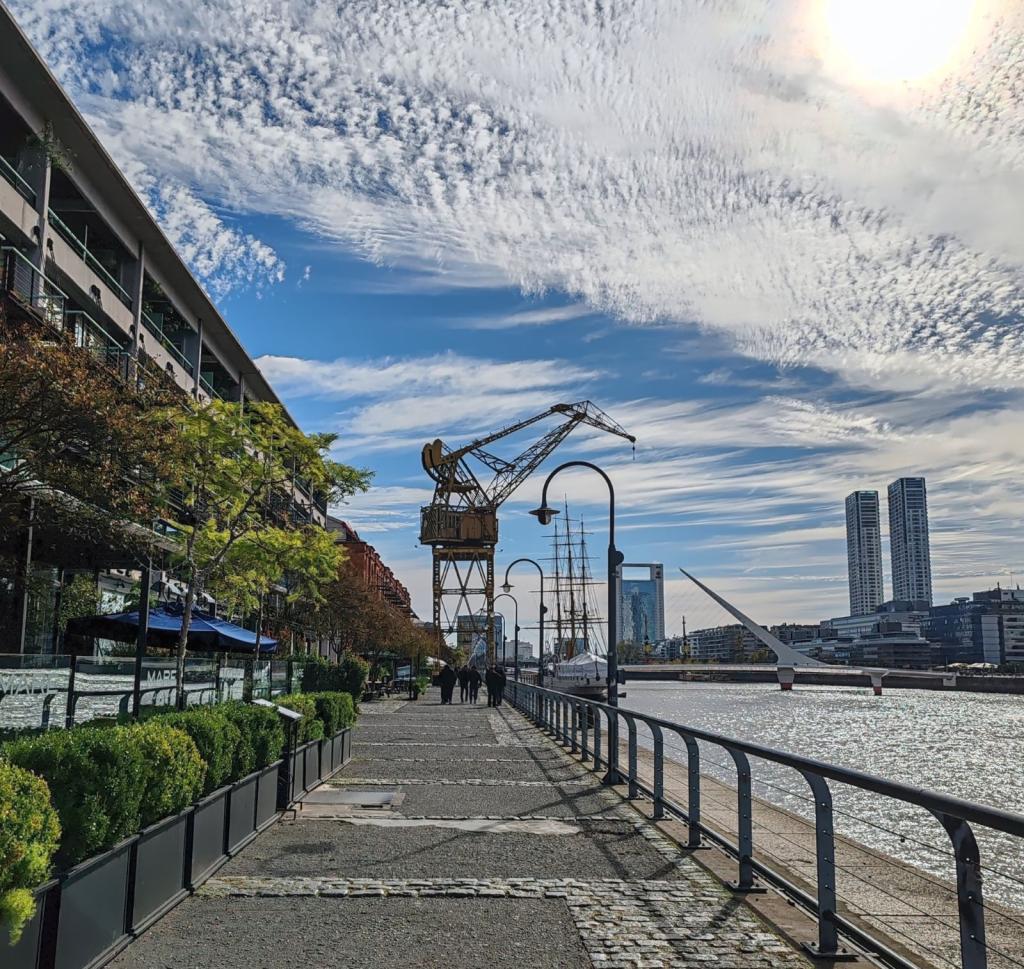 Nosturi ja silta Puerto Maderossa | Buenos Aires, Argentiinan viehättävä pääkaupunki | InTravel blogi