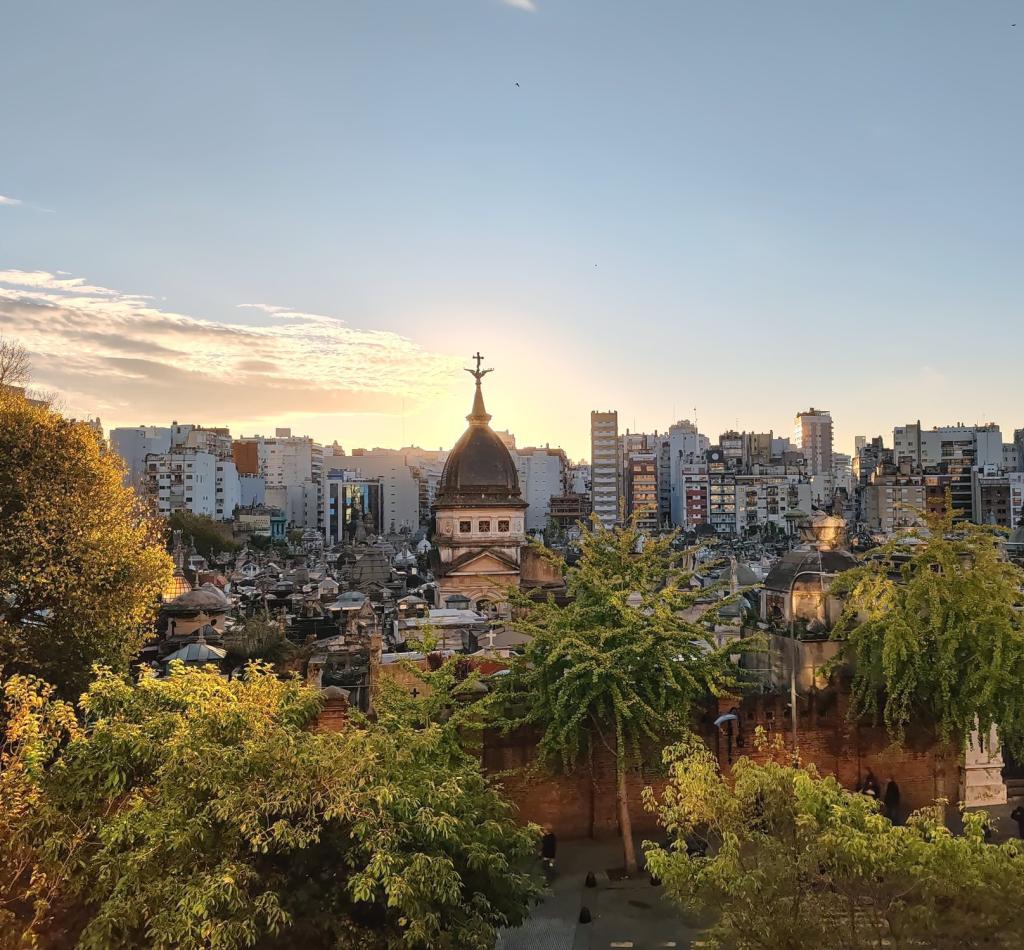 Auringonlasku Recoletan hautausmaan yllä | Buenos Aires, Argentiinan viehättävä pääkaupunki | InTravel blogi