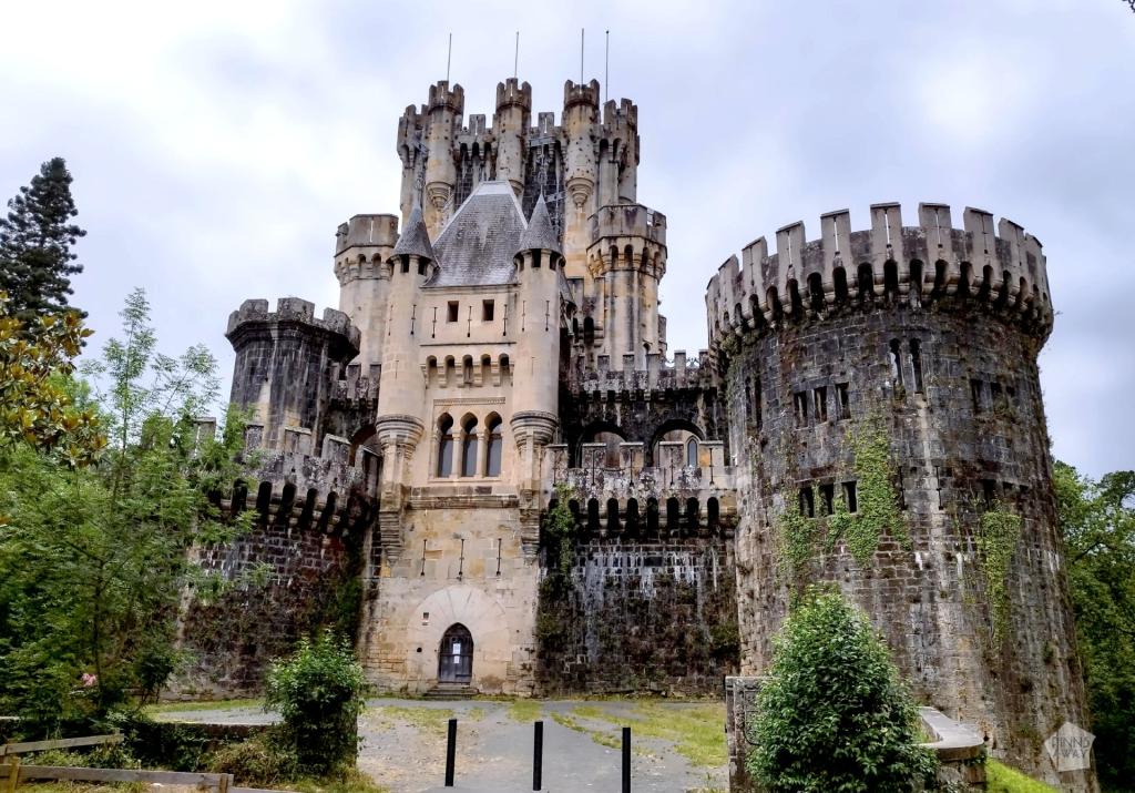 InTravel - Luoteis-Espanjan hurmaa rannikkomaisemilla, vehreydellä ja historiallisilla kaupungeilla Butron Castrle - Basque Country Spain