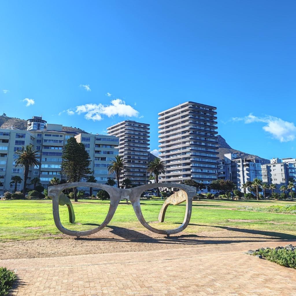 Madela Glasses patsas, Sea Point | Kapkaupunki on Etelä-Afrikan kaunein kaupunkikohde | InTravel blogi