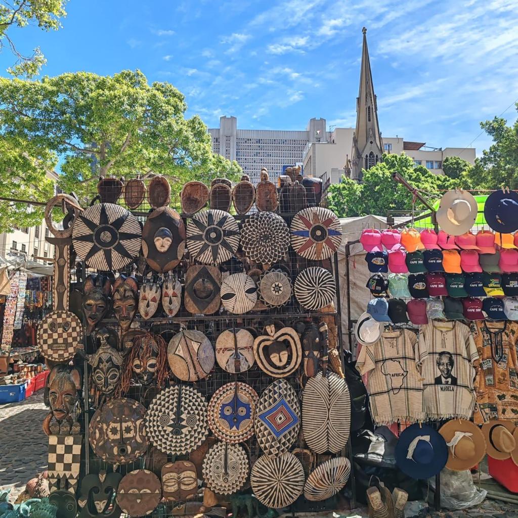 Myyntikoju Green Market Squarella | Kapkaupunki on Etelä-Afrikan kaunein kaupunkikohde | InTravel blogi