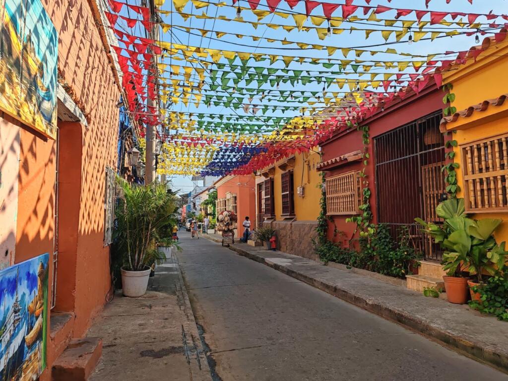 InTravel - Kolumbian ihastuttava Cartagena on täynnä värejä ja siirtomaa-ajan historiaa Getsemanin väriloistoa | Ihastuttava Cartagena, Kolumbia | InTravel blogi