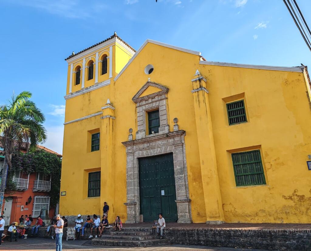 InTravel - Kolumbian ihastuttava Cartagena on täynnä värejä ja siirtomaa-ajan historiaa Iglesia de la Santisima Trinidad kirkko, Getsemani | Ihastuttava Cartagena, Kolumbia | InTravel blogi