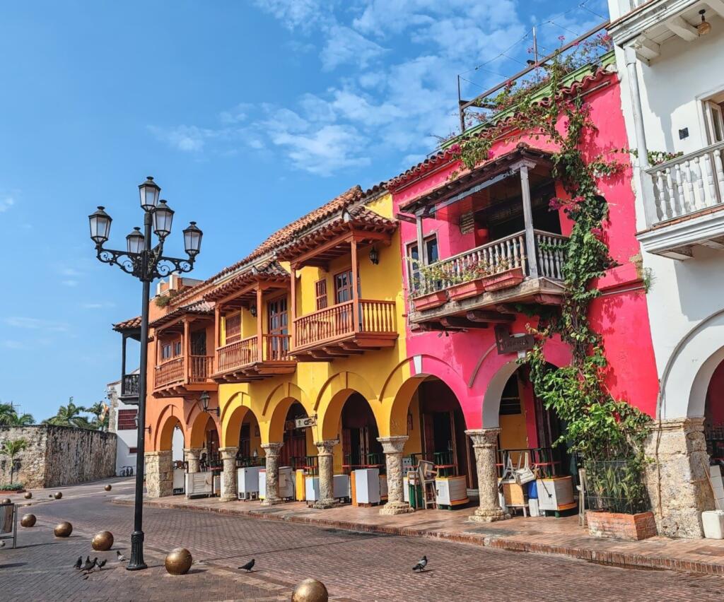 InTravel - Kolumbian ihastuttava Cartagena on täynnä värejä ja siirtomaa-ajan historiaa El Centron arkkitehtuuria | Ihastuttava Cartagena, Kolumbia | InTravel blogi