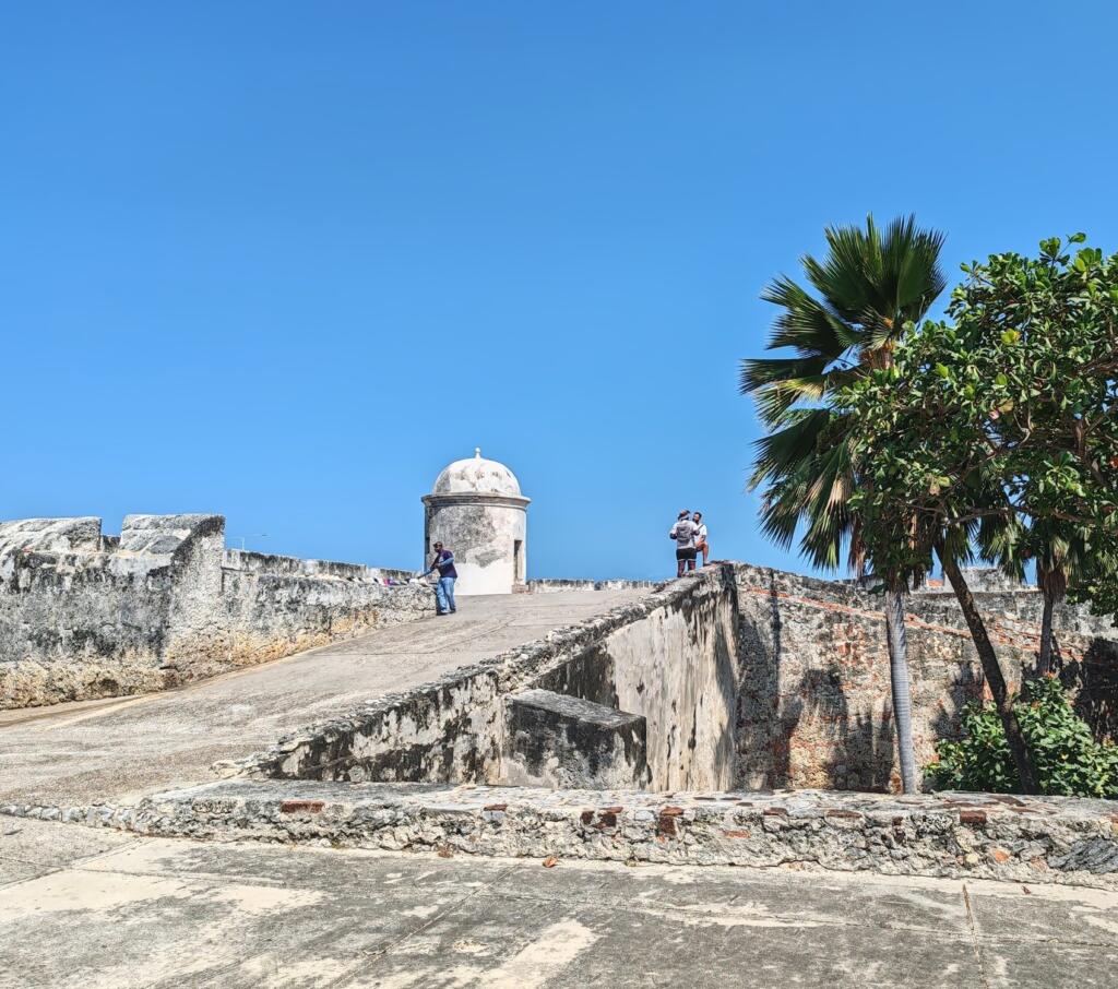 InTravel - Kolumbian ihastuttava Cartagena on täynnä värejä ja siirtomaa-ajan historiaa Cartagenan muureilla | Ihastuttava Cartagena, Kolumbia | InTravel blogi