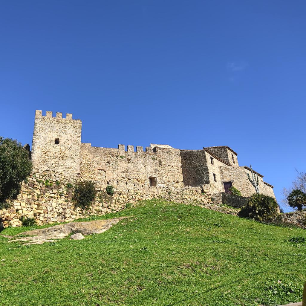 InTravel - Andalusian aarteita: Road trip valkoisissa kaupungeissa ja surffikylissä Castillo de Castellar de la Frontera | Andalusia, Espanja | InTravel