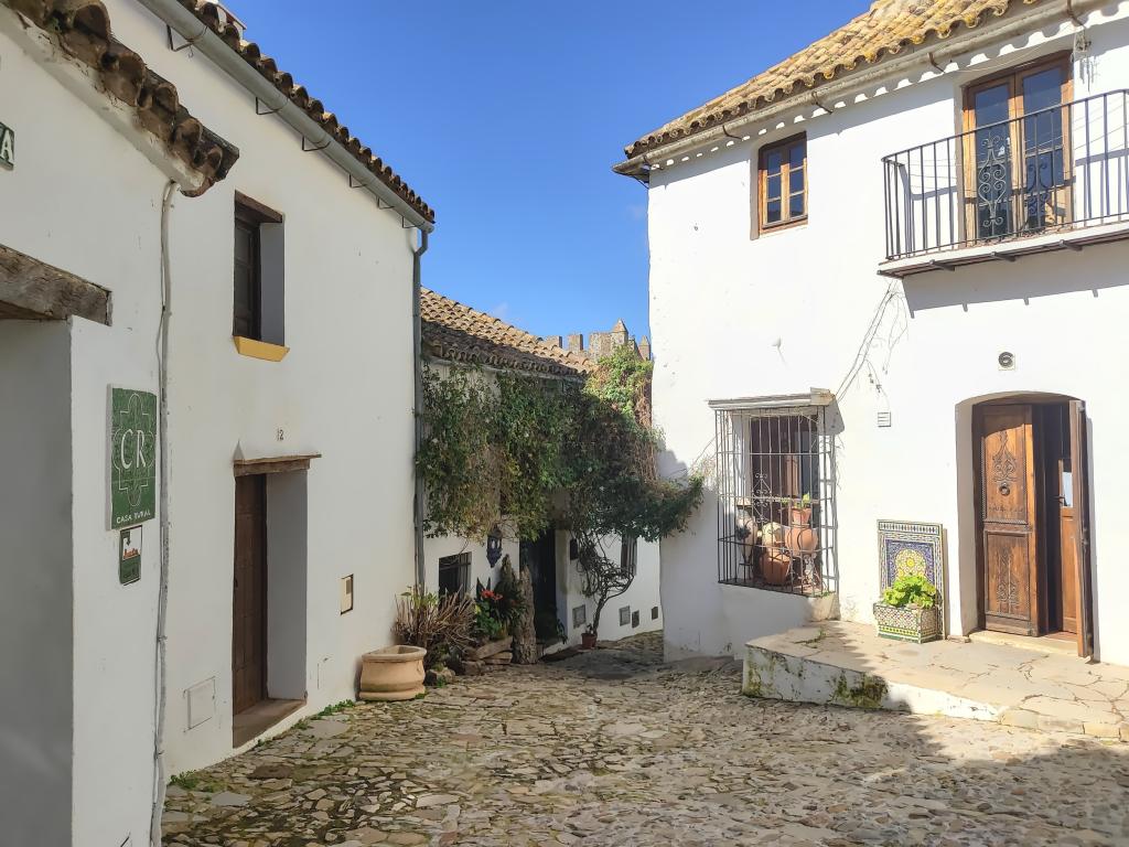 InTravel - Andalusian aarteita: Road trip valkoisissa kaupungeissa ja surffikylissä Castillo de Castellar de la Frontera | Andalusia, Espanja | InTravel