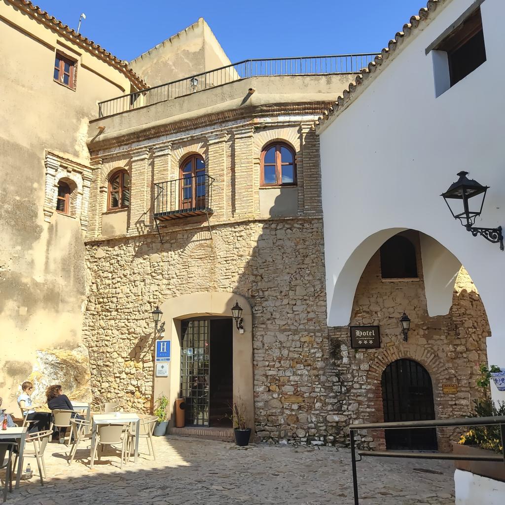 InTravel - Andalusian aarteita: Road trip valkoisissa kaupungeissa ja surffikylissä Castillo de Castellar de la Frontera, linnahotelli | Andalusia, Espanja | InTravel
