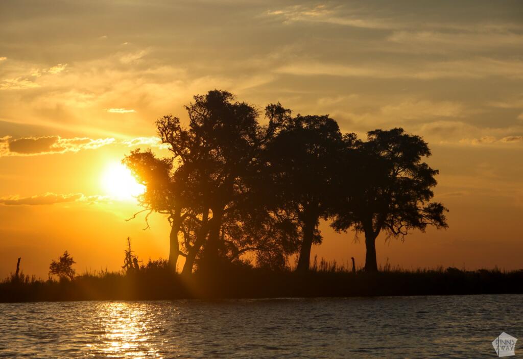 Auringonlasku joella | Venesafari Chobe-joella Botswanassa | InTravel