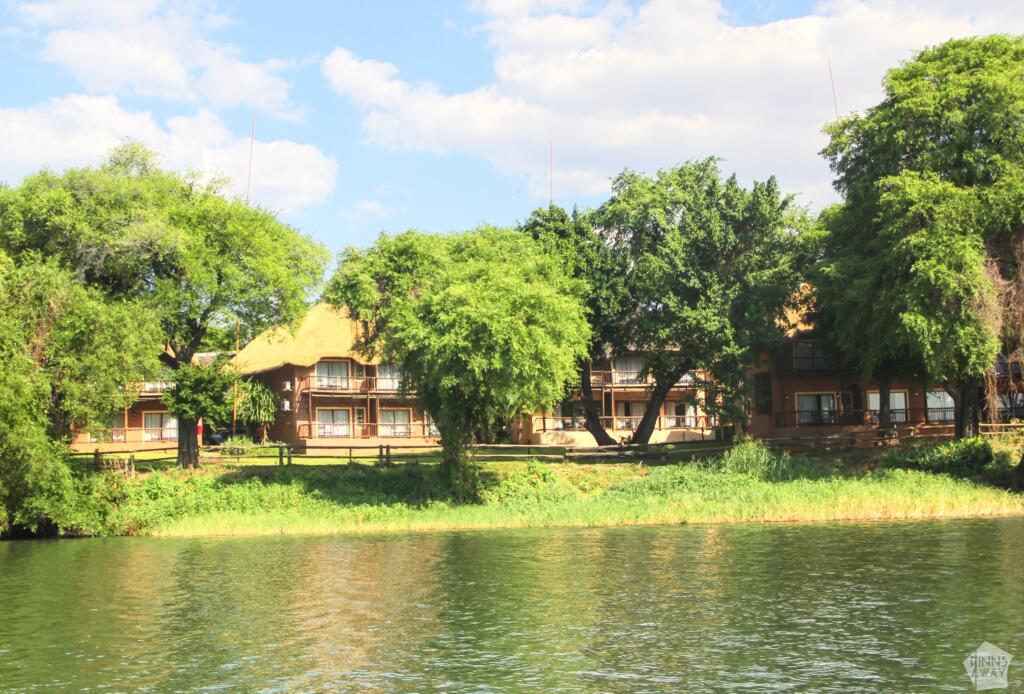 Lodge Chobe-joen varrella | Venesafari Chobe-joella Botswanassa | InTravel