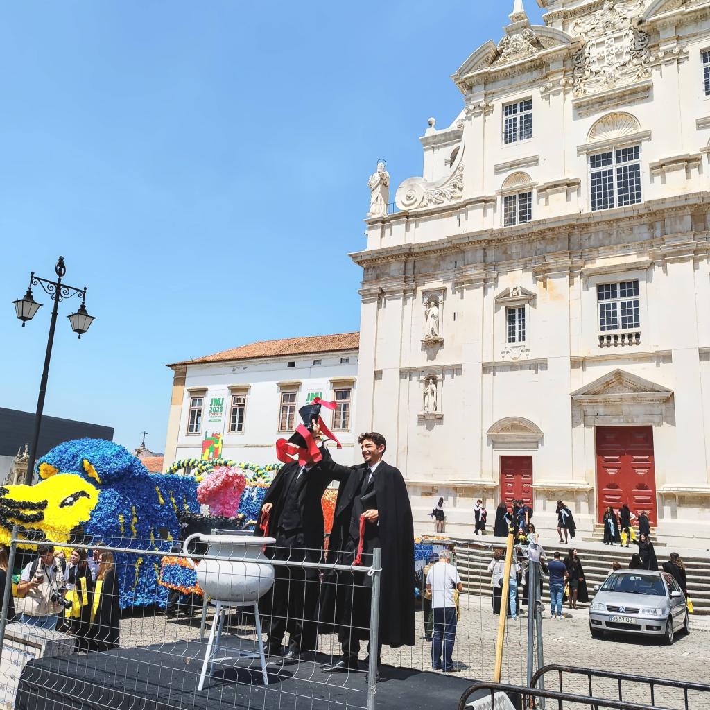 Queima das Fitas, nauhojen polttaminen Coimbrassa | Road trip Portugalissa: Rannikkomaisemia, Tomar ja Coimbra | InTravel