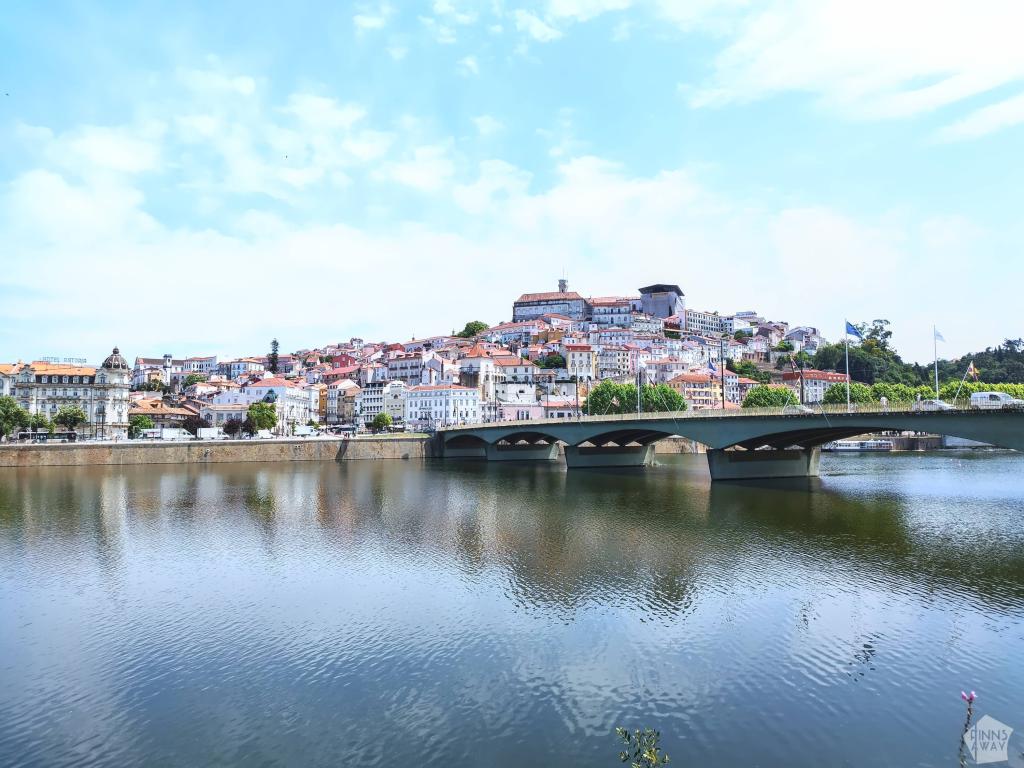 Coimbra kuvattuna joen yli | Road trip Portugalissa: Rannikkomaisemia, Tomar ja Coimbra | InTravel