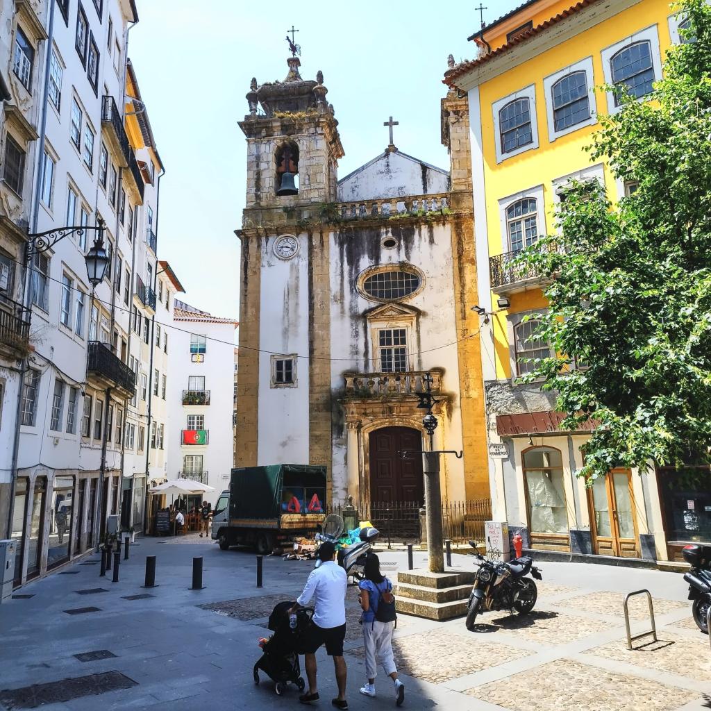 Igreja de S. Bartolomeu kirkko Coimbrassa | Road trip Portugalissa: Rannikkomaisemia, Tomar ja Coimbra | InTravel