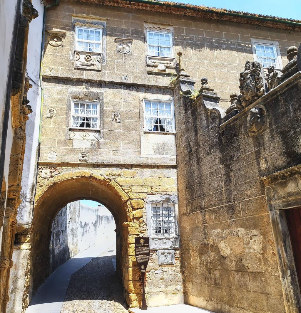 Casa de Sub-Ripas, asunto kaupunginmuureissa Coimbrassa | Road trip Portugalissa: Rannikkomaisemia, Tomar ja Coimbra | InTravel