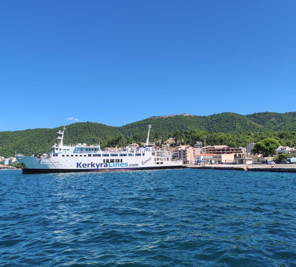 InTravel - Saaritunnelmaa Korfulla ja lemmikkivahtina Thessalonikissa Kreikassa Kerkyra Linesin lautta Korfulle | Autolla Euroopassa: Korfu ja Thessaloniki Kreikassa | InTravel