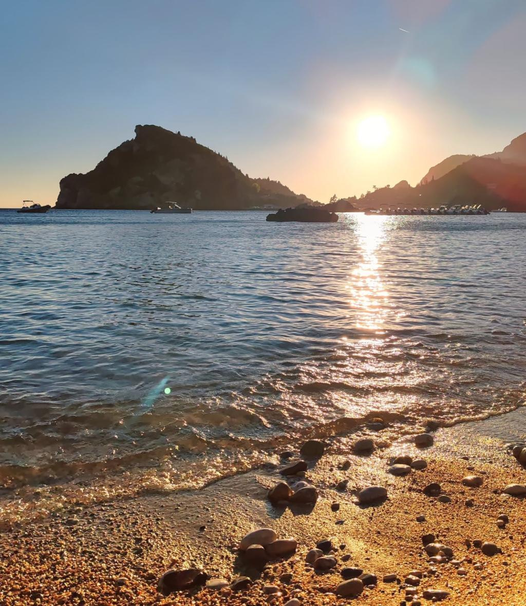 InTravel - Saaritunnelmaa Korfulla ja lemmikkivahtina Thessalonikissa Kreikassa Auringonlasku Agia Triada Beachilla Korfulla | Autolla Euroopassa: Korfu ja Thessaloniki Kreikassa | InTravel