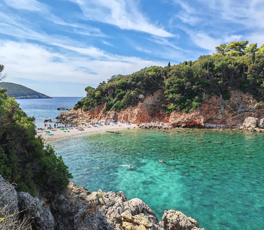 InTravel - Saaritunnelmaa Korfulla ja lemmikkivahtina Thessalonikissa Kreikassa Limni Beach, Korfu | Autolla Euroopassa: Korfu ja Thessaloniki Kreikassa | InTravel